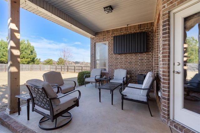 2402 Riverfront Lane, Fayetteville, AR 72703