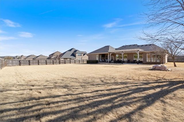 2402 Riverfront Lane, Fayetteville, AR 72703