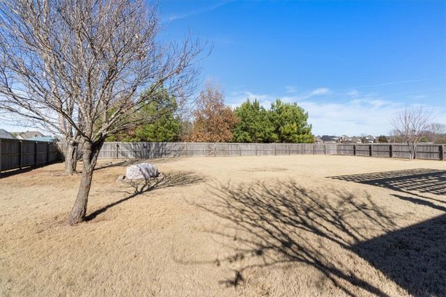 2402 Riverfront Lane, Fayetteville, AR 72703