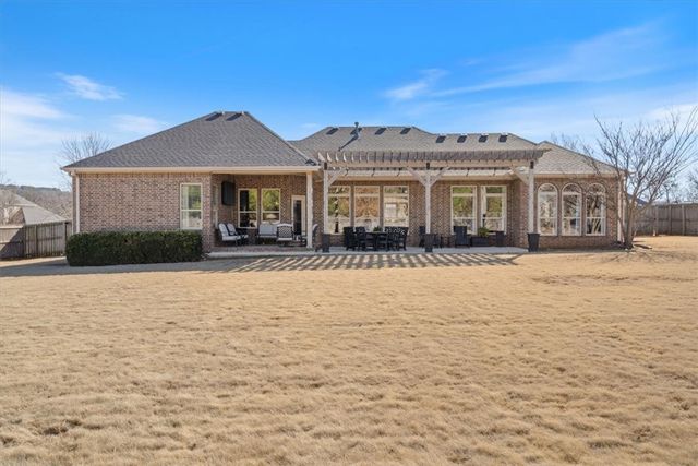 2402 Riverfront Lane, Fayetteville, AR 72703