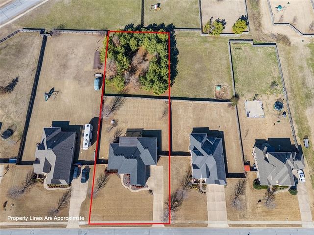 2402 Riverfront Lane, Fayetteville, AR 72703