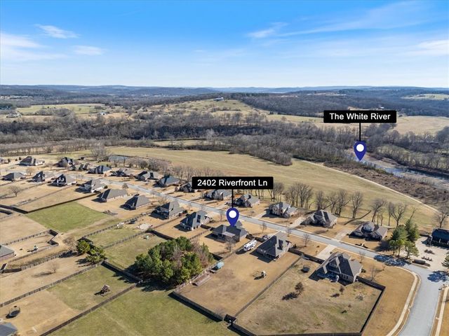 2402 Riverfront Lane, Fayetteville, AR 72703