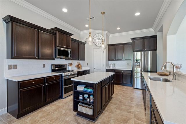 2402 Riverfront Lane, Fayetteville, AR 72703