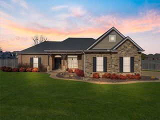 2402 Riverfront Lane, Fayetteville, AR 72703