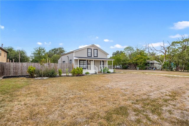 106 W Avenue E, Robstown, TX 78380