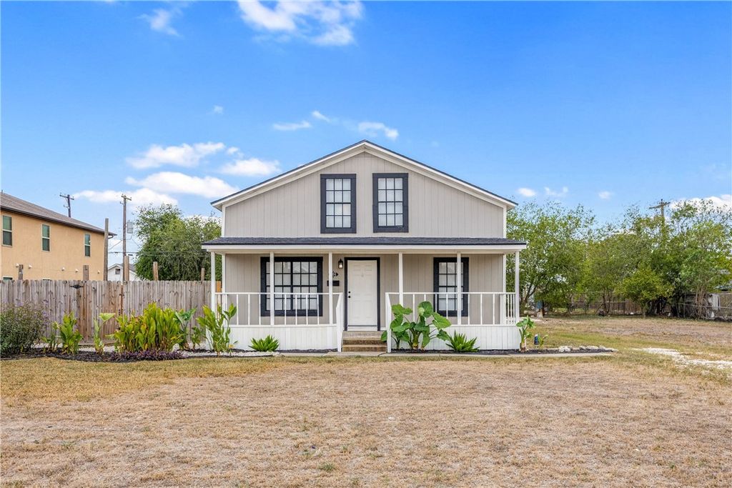 106 W Avenue E, Robstown, TX 78380