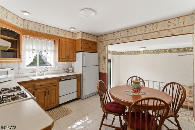 38 Atkins Ter, East Rutherford Boro, NJ 07073