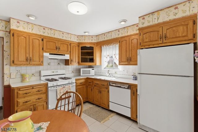 38 Atkins Ter, East Rutherford Boro, NJ 07073
