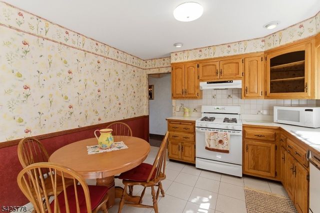 38 Atkins Ter, East Rutherford Boro, NJ 07073