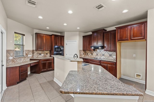 9814 Rostock, Helotes, TX 78023