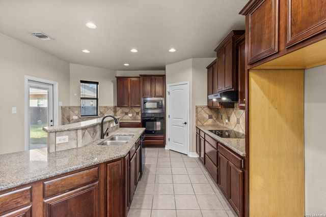 9814 Rostock, Helotes, TX 78023