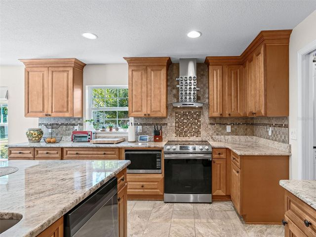 5331 GROVE MANOR, Lady Lake, FL 32159