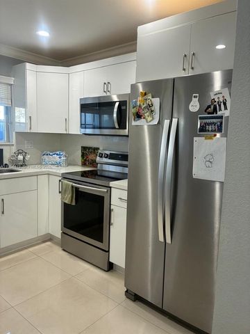 9425 NW 114th Ln 3, Hialeah Gardens, FL 33018