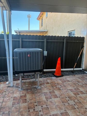 9425 NW 114th Ln 3, Hialeah Gardens, FL 33018