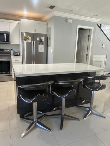 9425 NW 114th Ln 3, Hialeah Gardens, FL 33018