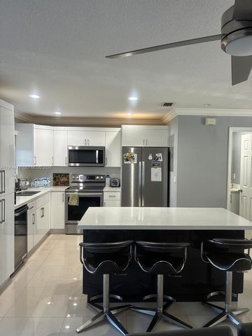 9425 NW 114th Ln 3, Hialeah Gardens, FL 33018