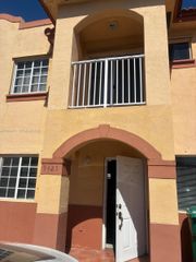 9425 NW 114th Ln 3, Hialeah Gardens, FL 33018
