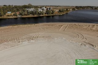 1330 E Sandcherry Road, Fremont, NE 68025