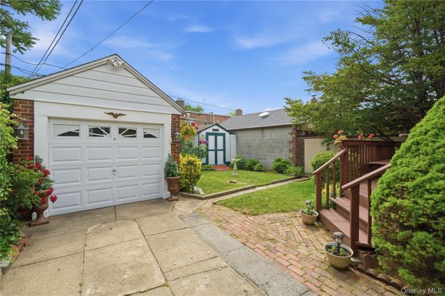 6033 69th Lane, Maspeth, NY 11378