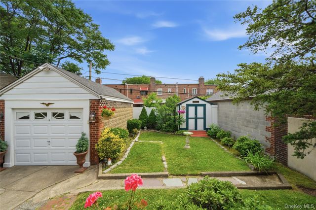 6033 69th Lane, Maspeth, NY 11378