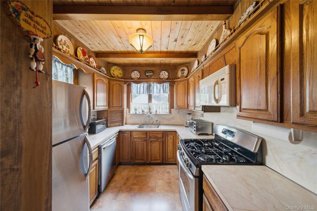 6033 69th Lane, Maspeth, NY 11378