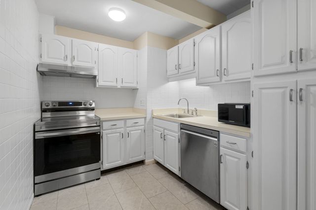 5 Linda Ln 4-4, Boston, MA 02125