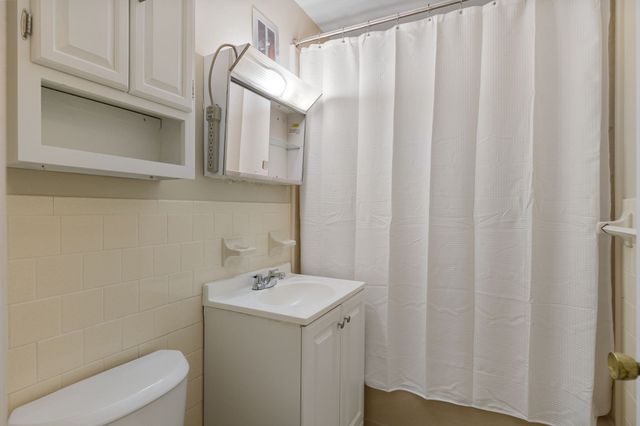 5 Linda Ln 4-4, Boston, MA 02125