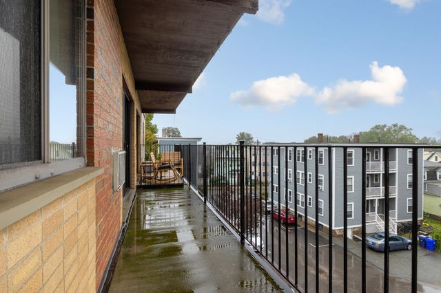 5 Linda Ln 4-4, Boston, MA 02125