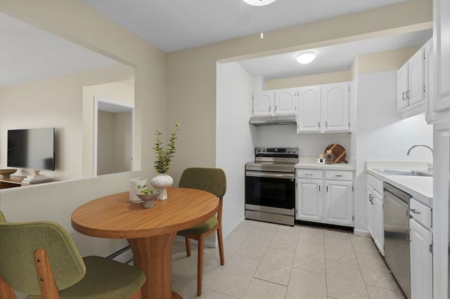 5 Linda Ln 4-4, Boston, MA 02125