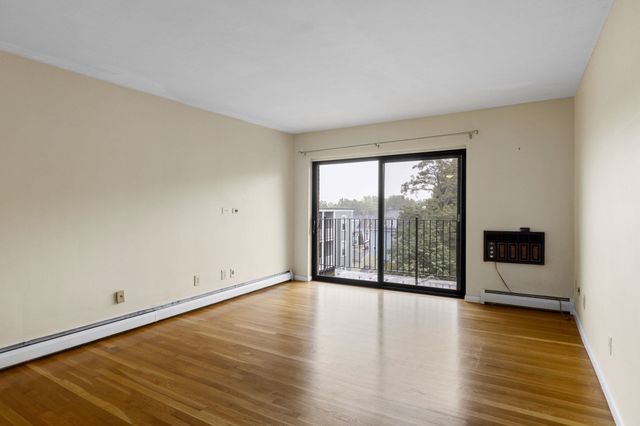 5 Linda Ln 4-4, Boston, MA 02125