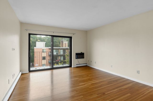 5 Linda Ln 4-4, Boston, MA 02125