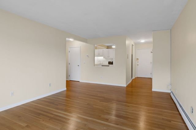 5 Linda Ln 4-4, Boston, MA 02125
