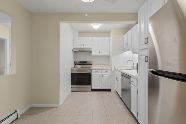 5 Linda Ln 4-4, Boston, MA 02125