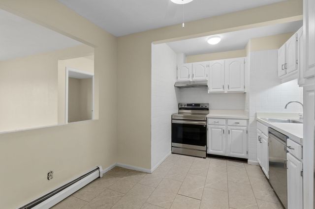 5 Linda Ln 4-4, Boston, MA 02125
