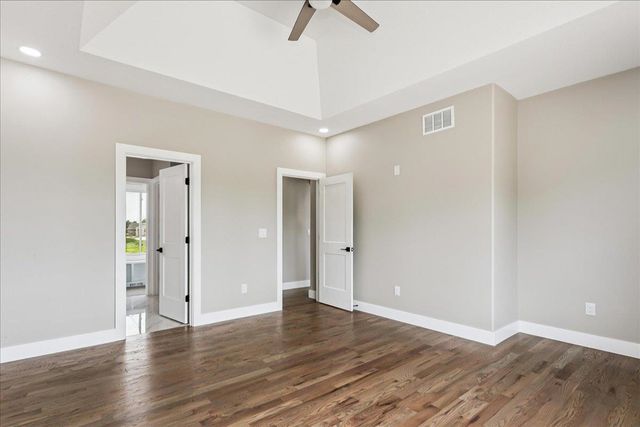 3502 S Bluelake Ct, Wichita, KS 67215