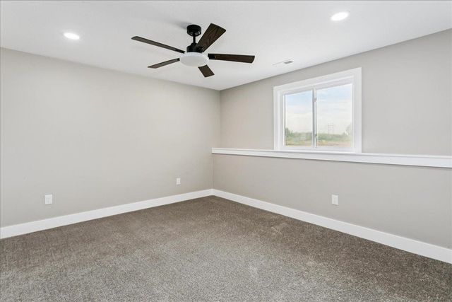 3502 S Bluelake Ct, Wichita, KS 67215