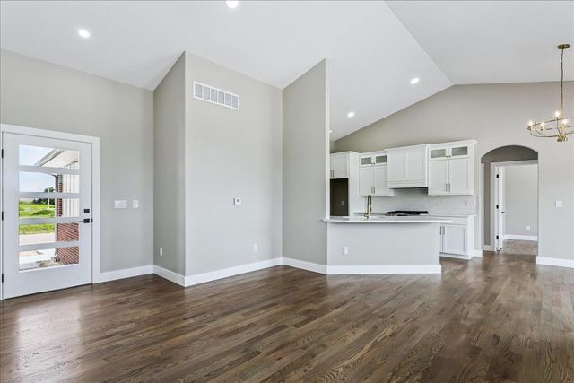 3502 S Bluelake Ct, Wichita, KS 67215