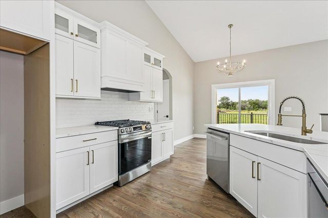 3502 S Bluelake Ct, Wichita, KS 67215