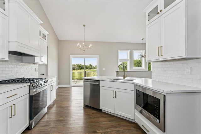 3502 S Bluelake Ct, Wichita, KS 67215