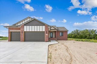 3502 S Bluelake Ct, Wichita, KS 67215