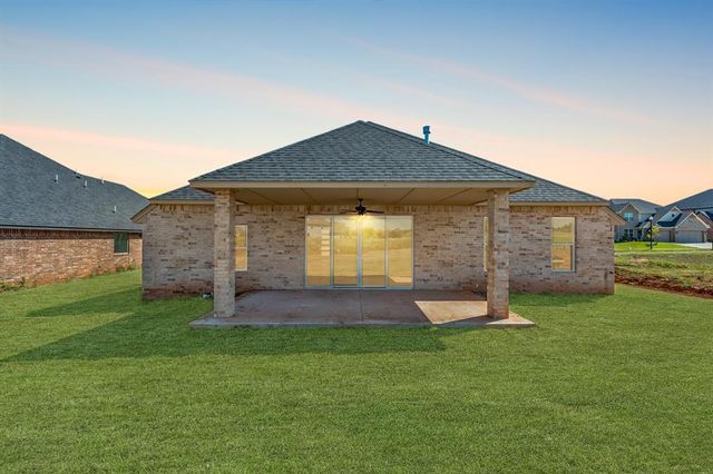 14525 Giverny Lane, Yukon, OK 73099