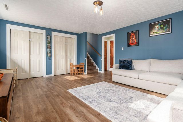 225 Carryback Drive SW, Pataskala, OH 43062