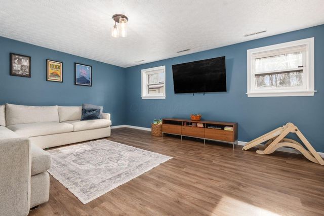 225 Carryback Drive SW, Pataskala, OH 43062