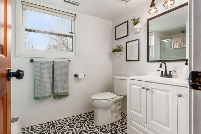 225 Carryback Drive SW, Pataskala, OH 43062