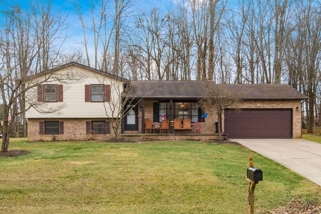 225 Carryback Drive SW, Pataskala, OH 43062