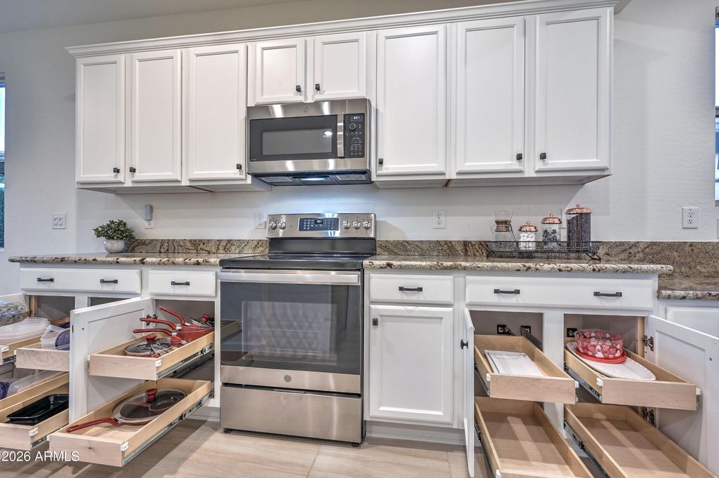 Image 10 of property listing at 13426 W MAYBERRY Trail, Peoria, AZ 85383