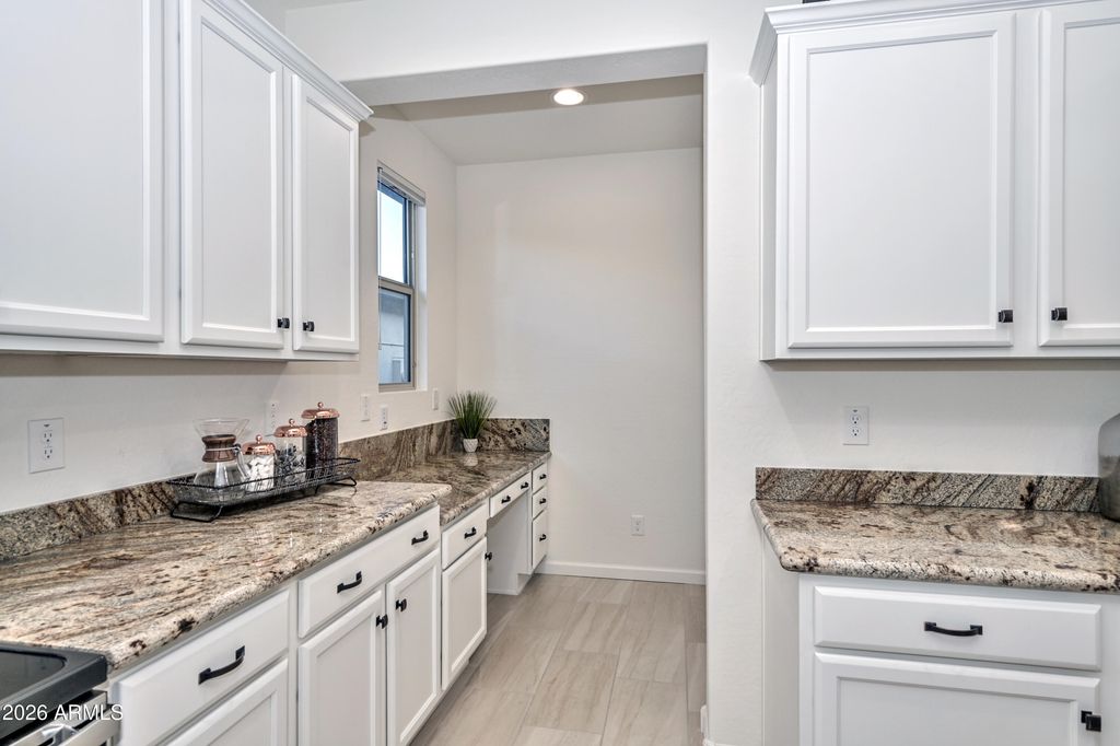 Image 11 of property listing at 13426 W MAYBERRY Trail, Peoria, AZ 85383