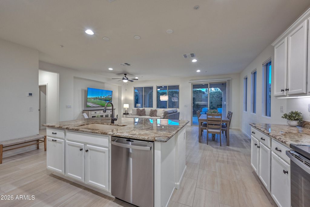 Image 12 of property listing at 13426 W MAYBERRY Trail, Peoria, AZ 85383