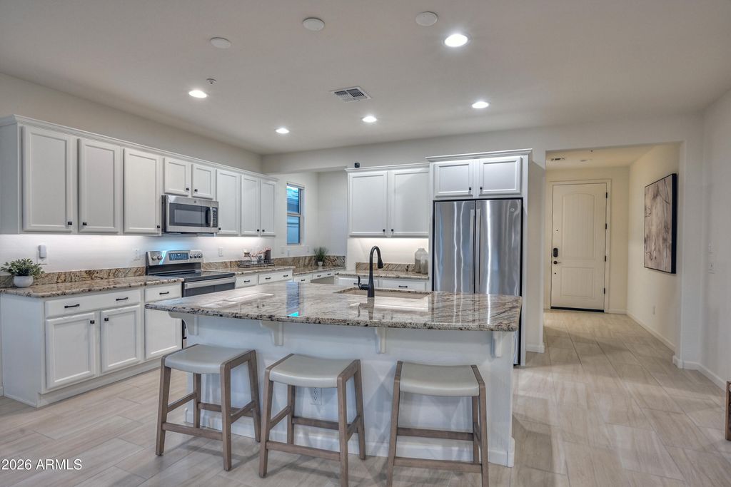 Image 8 of property listing at 13426 W MAYBERRY Trail, Peoria, AZ 85383