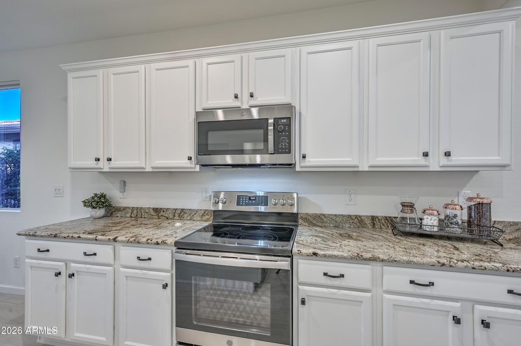 Image 9 of property listing at 13426 W MAYBERRY Trail, Peoria, AZ 85383